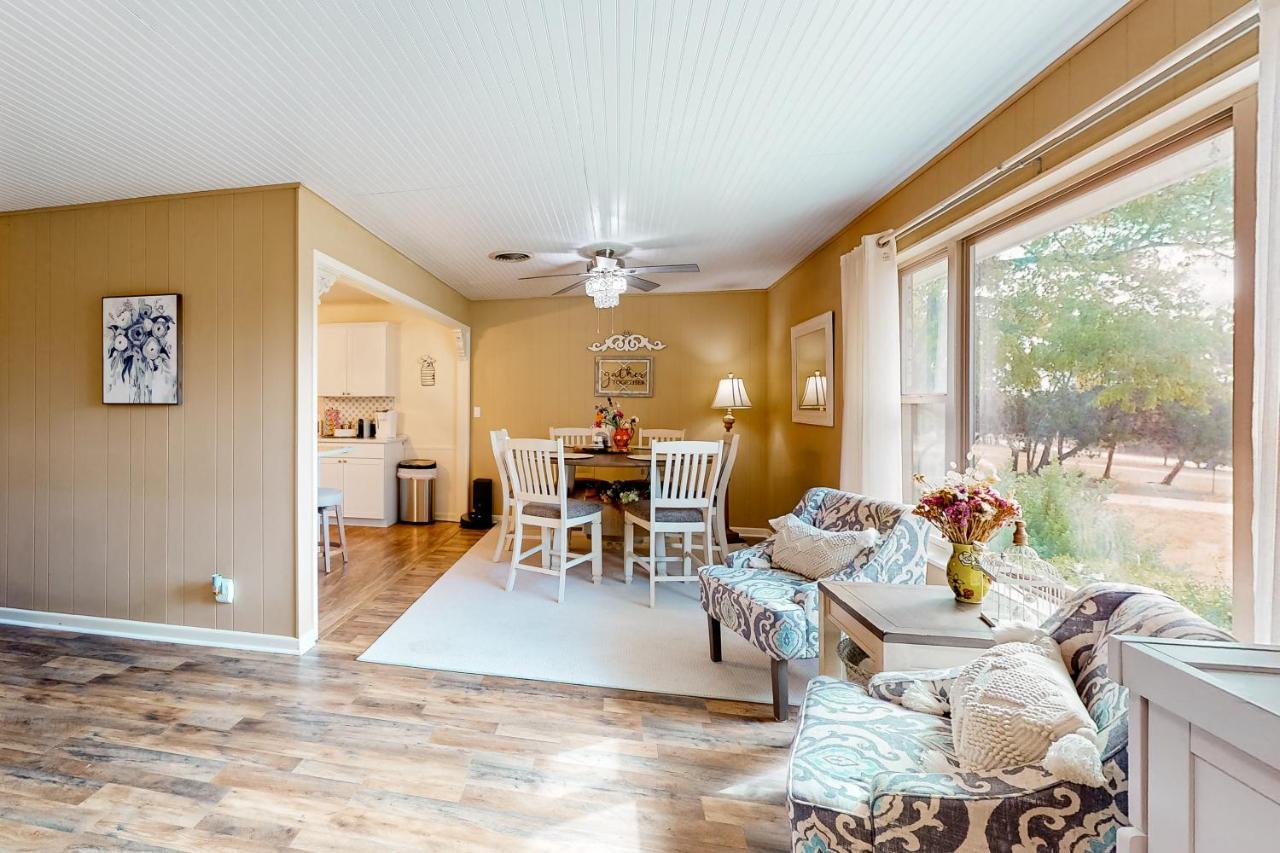 Suniland Cottage Fredericksburg Bagian luar foto